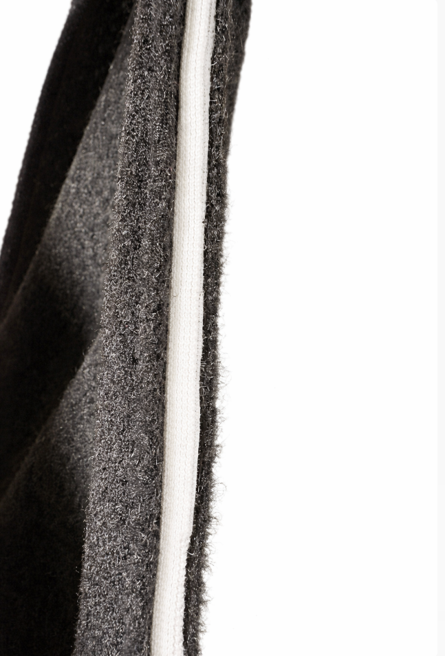 Ensure golf simulator safety with corner foam padding and trim that shields pipes from ball impacts, preventing ricochets and protecting players from injury.